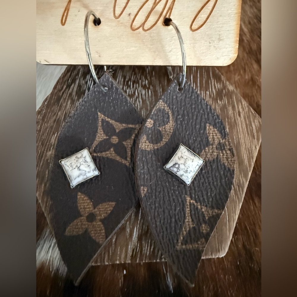 Keep It Gypsy White Buff Cowhide Genuine Design Patch Diamond Leather Earrings - Picture 2 of 3